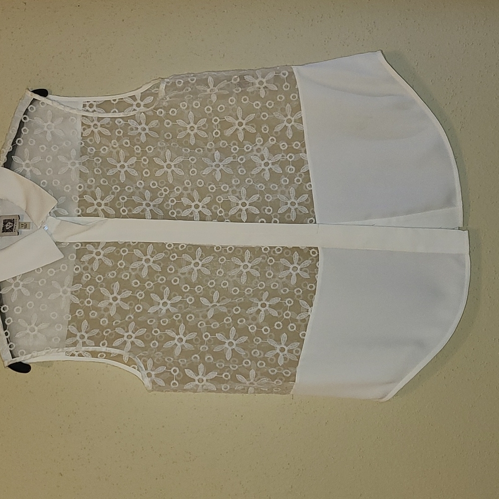 Anne Klein, Collared Sleeveless Embroidered Shell Blouse